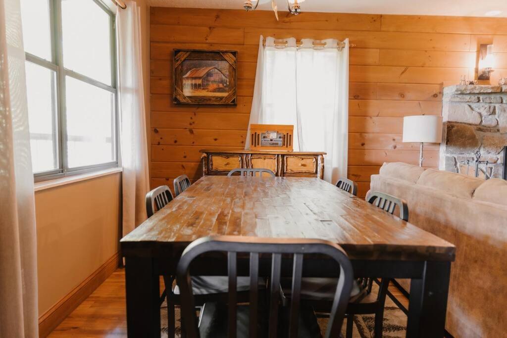 Misty Mountain Sunrise Villa Сивиървил Екстериор снимка